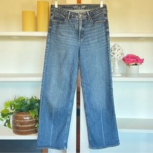 Old Navy Women’s Extra High Rise Sky-Hi Wide Leg Jeans Denim Size 8